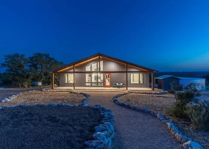 Johnson City Limits Panoramic Hill Country Views!