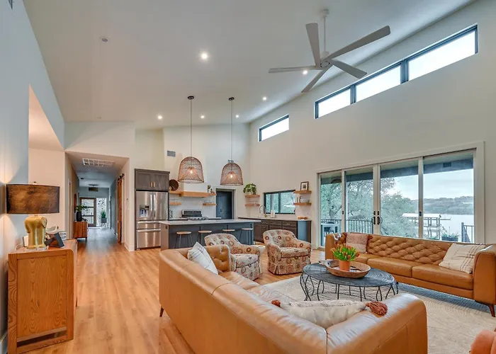 Waterfront Getaway On Lake Buchanan W/ Fire Pit!