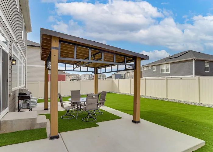 17 Mi To Dtwn Denver: Modern Aurora Home W/ Yard