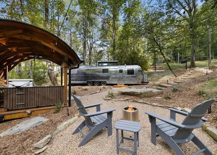 Airstream W Bathtub, River, & Hot Tub