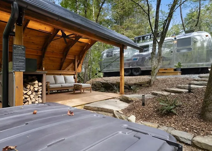 Luxury Airstream W Hot Tub, King Bed, & Grill