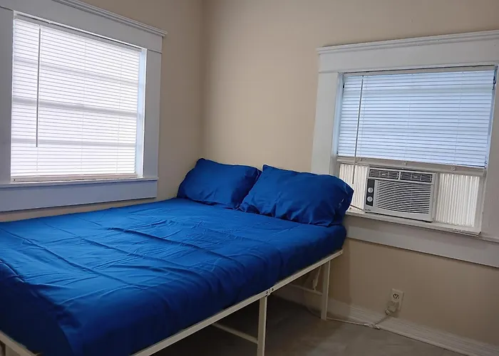 Hostel Tampa, 15 Minutes To Airport, Near Ybor City, Self Check-In