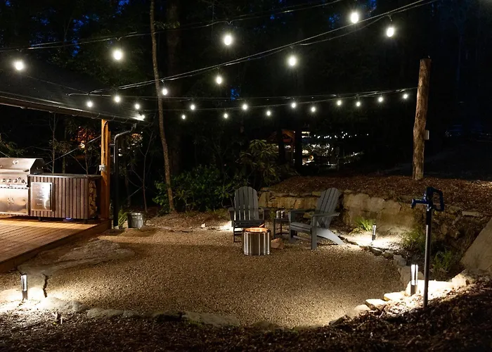 Airstream W Bathtub, River, & Hot Tub
