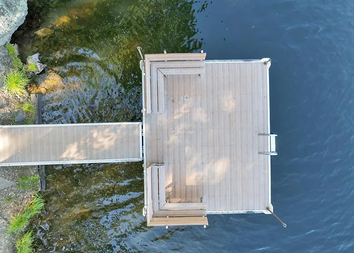 Lakefront, Private Pool, Hot Tub, Firepit, Boats