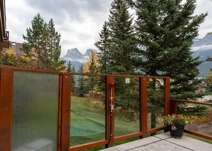 Romantic Mountain Escape Outdoor Hot Tubs & Private Balcony!