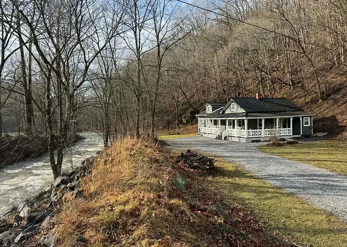 The Renovated Farmhouse At Seneca Rocks