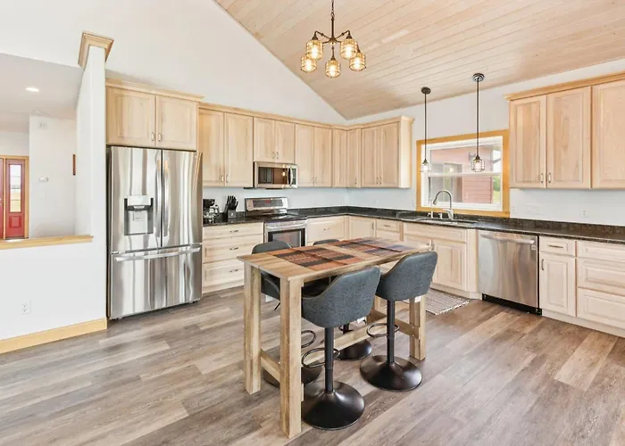4Br Lakefront - Fishing, Dogs Ok - Devils Lake