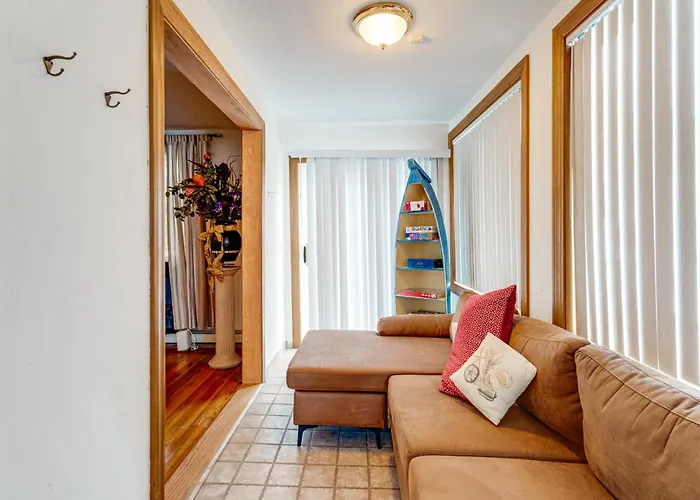 Steps To Nantasket Beach: Waterfront Gem W/ Patio!