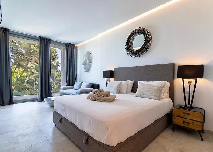 Modern Exclusive Villa With Pool And Mountain View