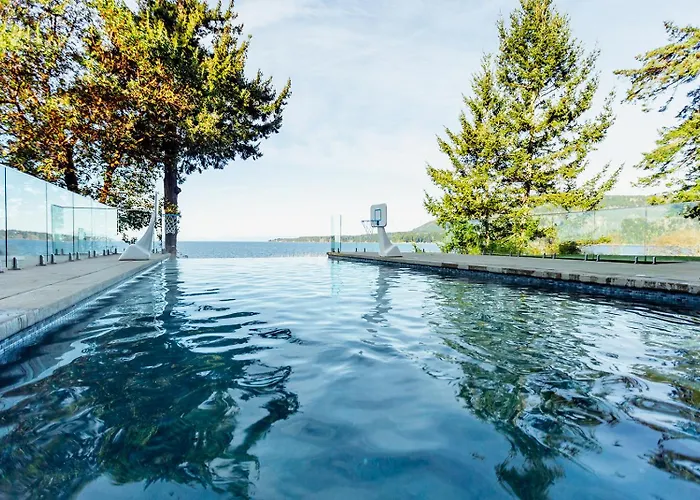 Cokely Cove Guesthouse - Oceanside Villa