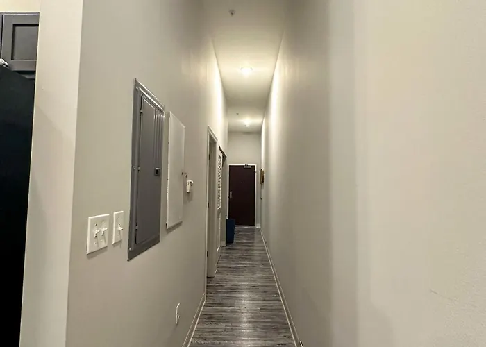 Your Downtown Oasis, Pool Gym In Building Steps From Dining And Top Sights