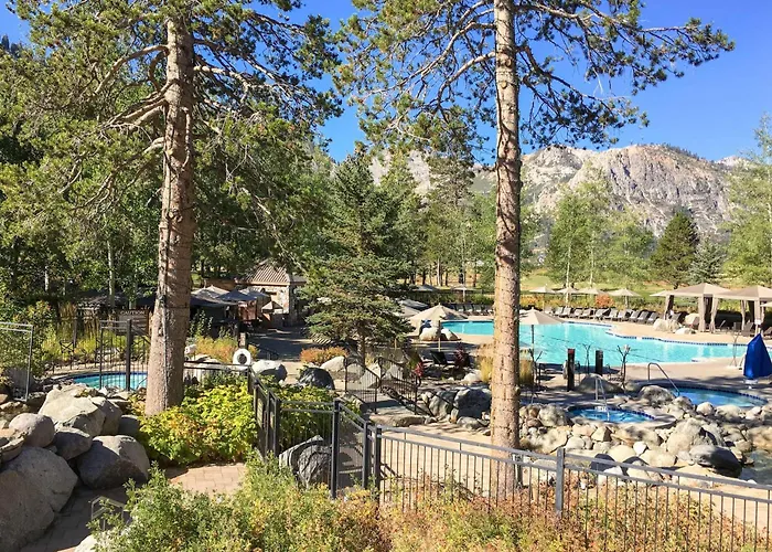 Walk To Ski Lift: Cozy Everline Resort Getaway