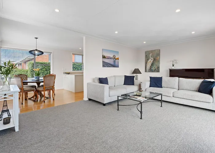 Roslyn Sanc 253 Highgate Dunedin