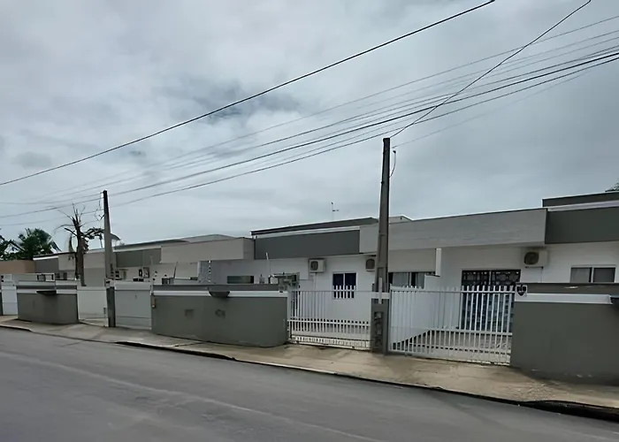 Curta Praia De Armacao - Casa Violeta