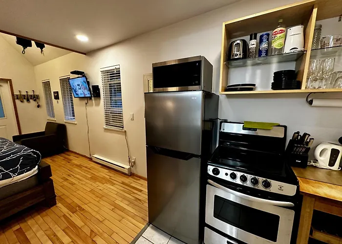 Cozy Cabin Near Walking Trails And Beaches!