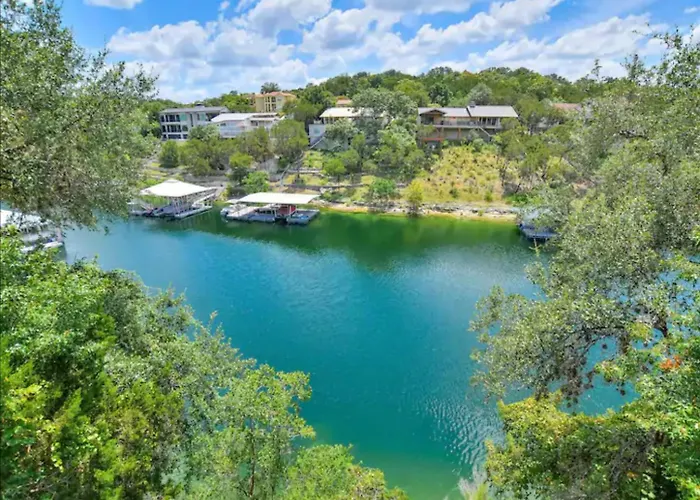 Lakefront Treehouse On Lake Travis Pool & Hot Tub