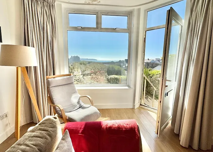 24 Cliff Apartment-3 Bed-Ground Floor-Sea Views