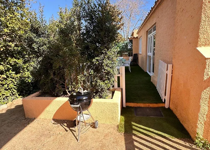 Casa Con Jardin A 40 Metros De La Playa. Vr.