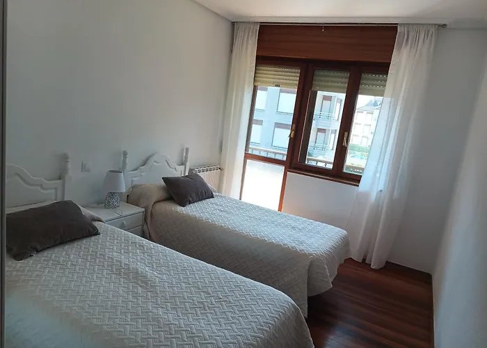 Villa La Rufina Noja 1 Planta Con Jardin