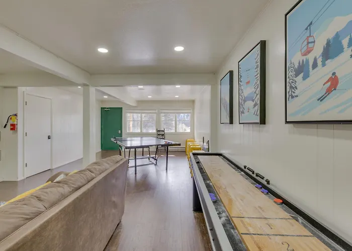 Walkable Location! Mtn-View Condo In Red River