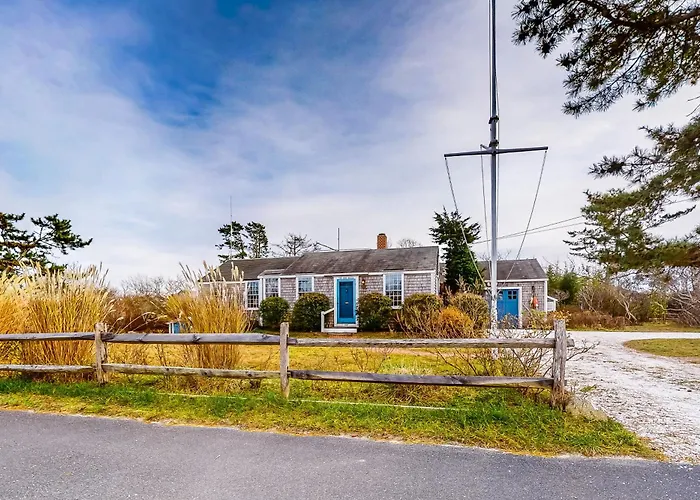 1 Mi To Beach! Family-Friendly Nantucket Retreat