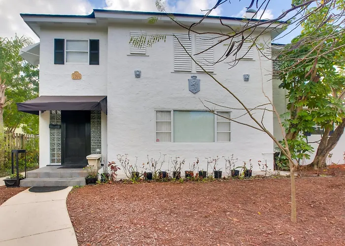 6 Mi To Palm Beach: Studio W/ Pool Access!