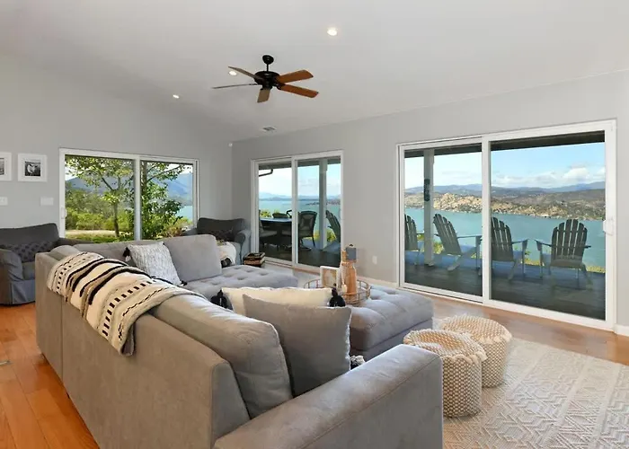 Vineyard Setting With 180 Panoramic Lake Views