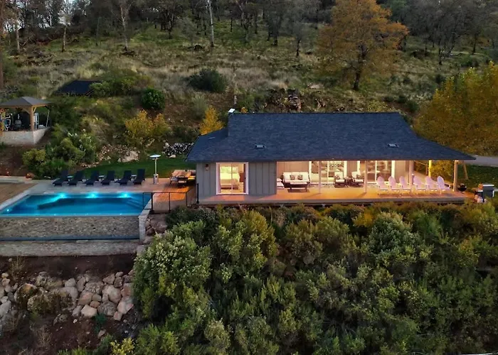 Vineyard Setting With 180 Panoramic Lake Views