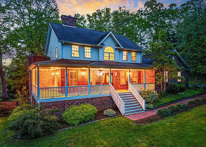 Spacious 7Br Luxury Home | Pool | Hot Tub | Game Room | 15 Minutes To Asheville