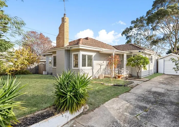 Charming House; Walk To Beach & Shops
