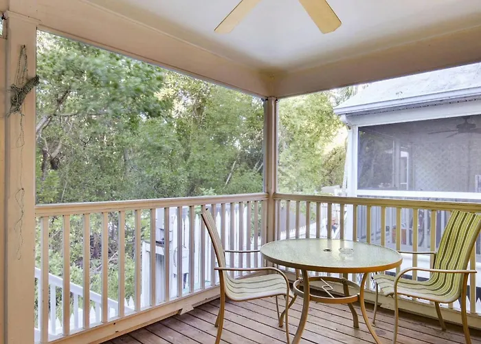 Paradise Retreat: Extended Stay with Pool