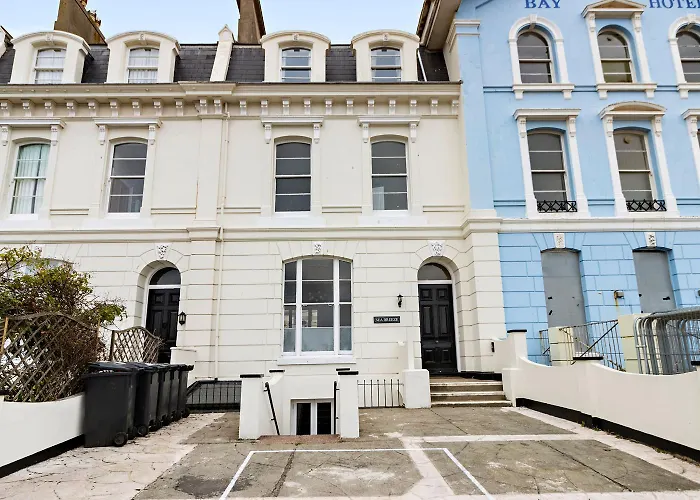 Modern 1 Bed Apartment, Sea Views, Free Parking, Wifi, Netflix