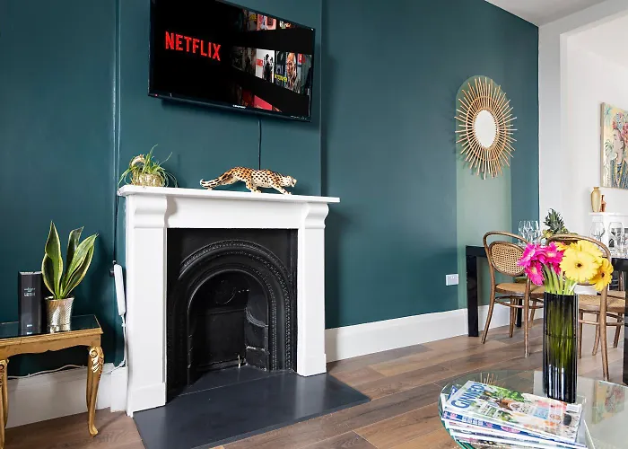 Modern 1 Bed Apartment, Sea Views, Free Parking, Wifi, Netflix