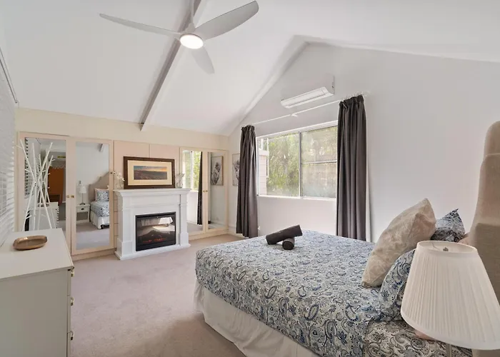 Seaview Residence By "Peppy Beach Retreats" - Two Houses In One With Soaring Ceilings