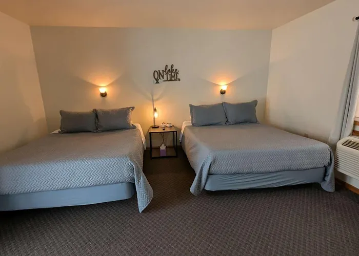 Fife Lake Lodge - Double Queen Room With Lake Access