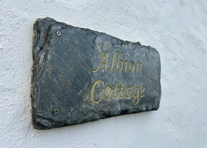 Albion Cottage Central Falmouth With Parking And 10 Minutes To The Beach