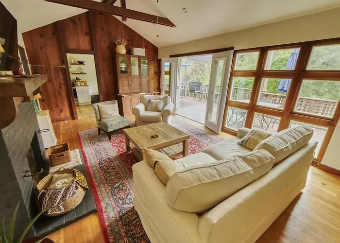 Riverfront Getaway With Wine Tastings Included