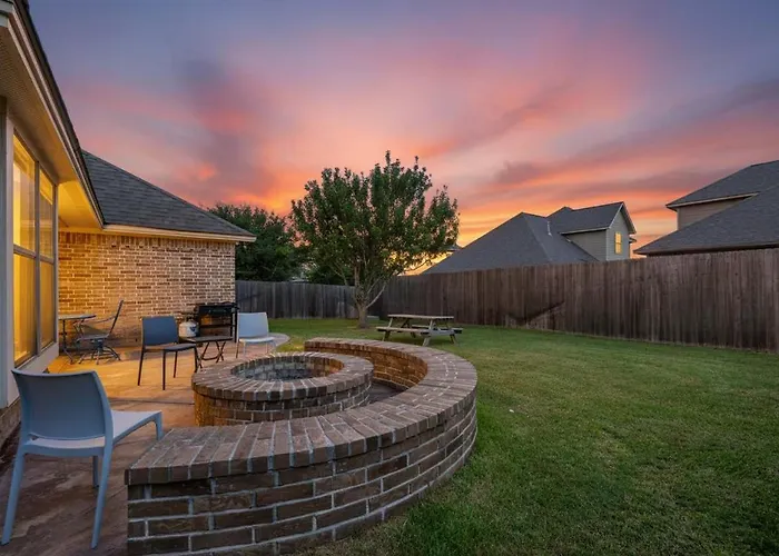 8Min Texas A&M 1 King Beds Firepit Griddlegrill