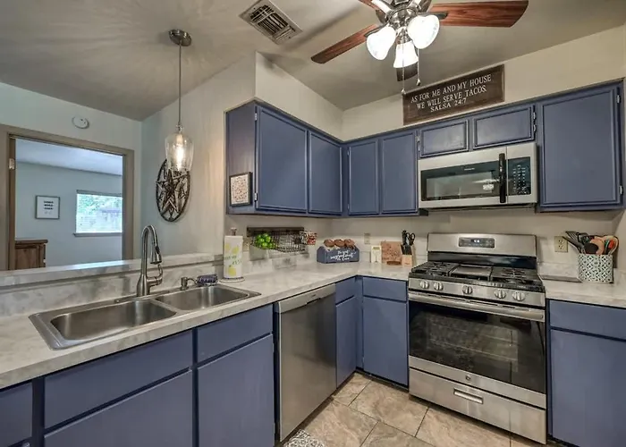 Kerrville Hidden Gem With Firepit And Grill - Great Location