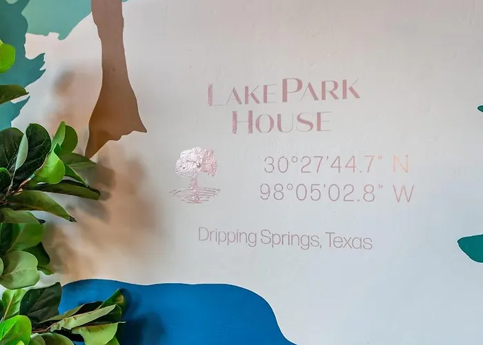 Luxurious Lake Park House: Sleeps 25, Pool, Hot-Tub, Firepit And Game Room!