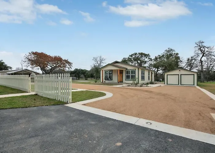 Upscale Home With Pool And Firepit - Close To Mercer St!
