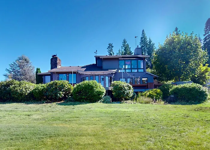 Walk To Water! Foster Lake Family Home