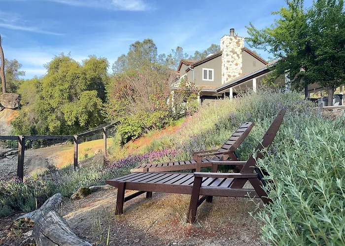 Peaceful & Secluded, Yet Close To Town.