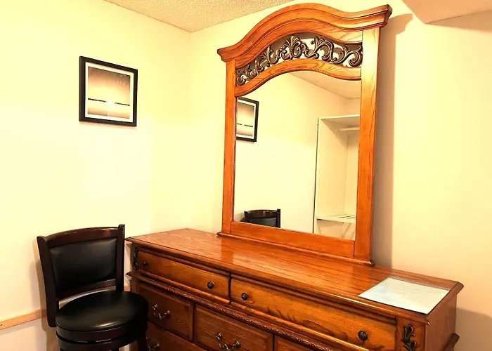 Lovely Comfy Home Private Bath In Central Calgary