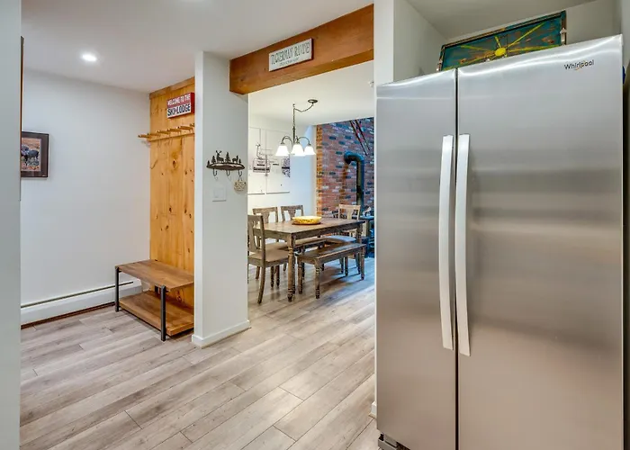 Spacious Bartlett Condo W/ Balconies & Pool!