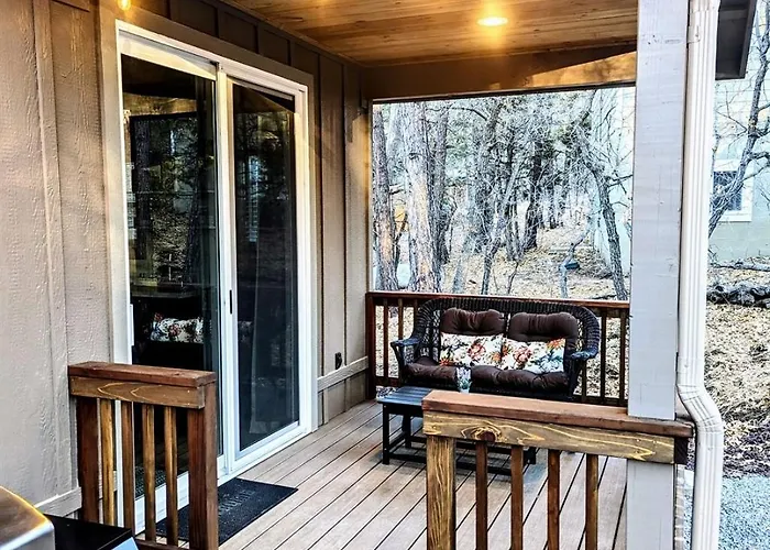 Relax & Recharge In Cozy Pinetop 2Br Retreat