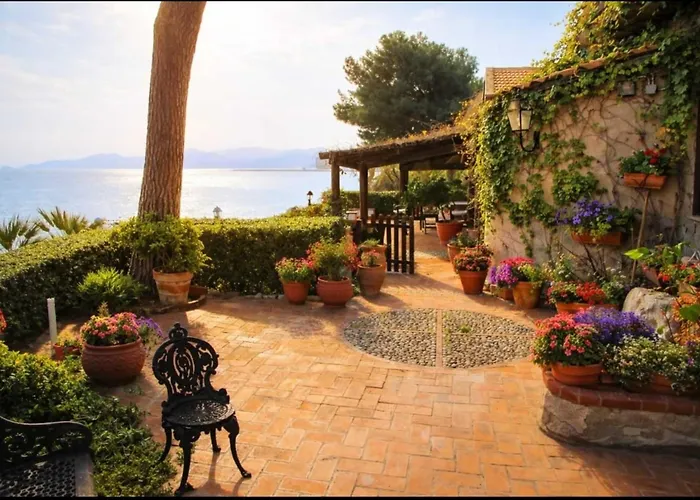 Alle Due Torri, Villa Sulla Roccia A Picco Sul Mare