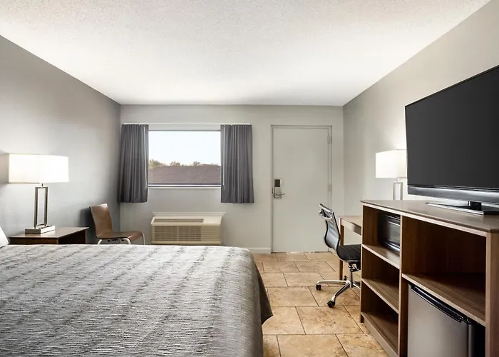 Home Inn & Suites