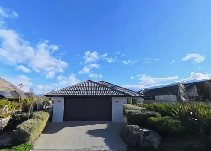 Guest House In Queenstown, New Zealand