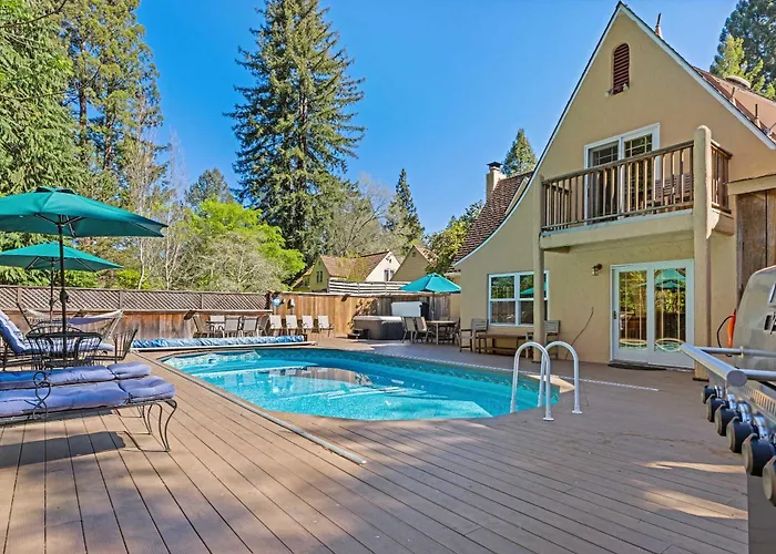 Lovely Tudor Home With Pool & Spa Near Russian River